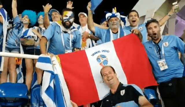 Uruguay vs Portugal: charrúas celebran clasificación con bandera peruana en estadio de Sochi
