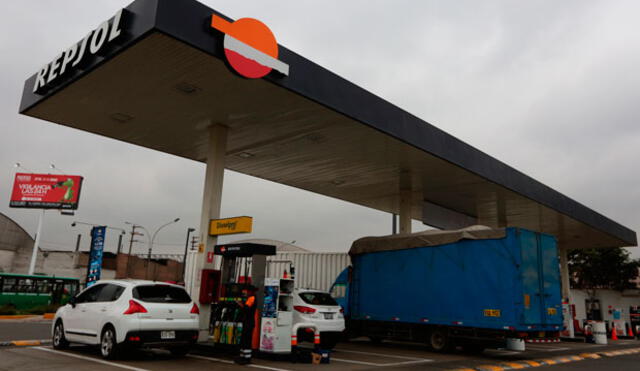 Opecu: Gasolina debería bajar hasta 1,10 soles ante caída del precio del petróleo