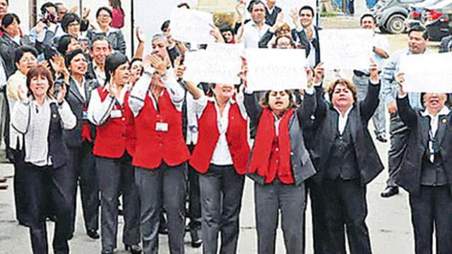 Trabajadores de Puno municipales protestan por sus pagos