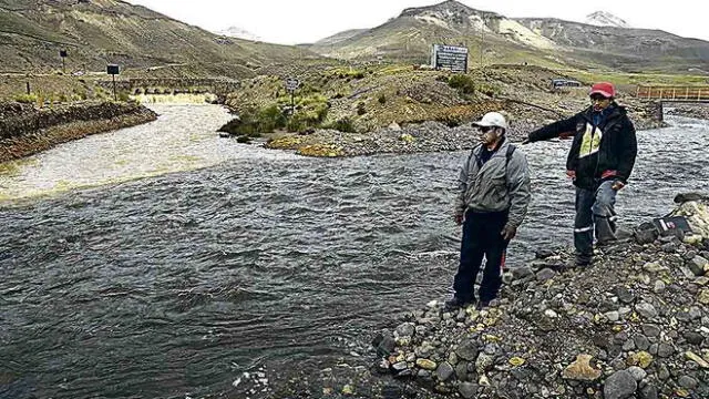 daños. Mina Arasi contaminó cuenca de Coata en Puno.