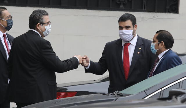 Manuel Merino y Guillermo Aliaga llegando a Palacio de Gobierno. Foto: Jorge Cerdán/La República.