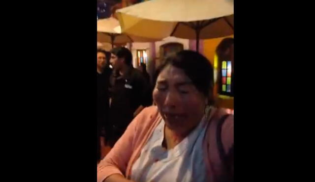 Repudio en Facebook por agresión a mujer por trabajador de conocido restaurante [VIDEO]