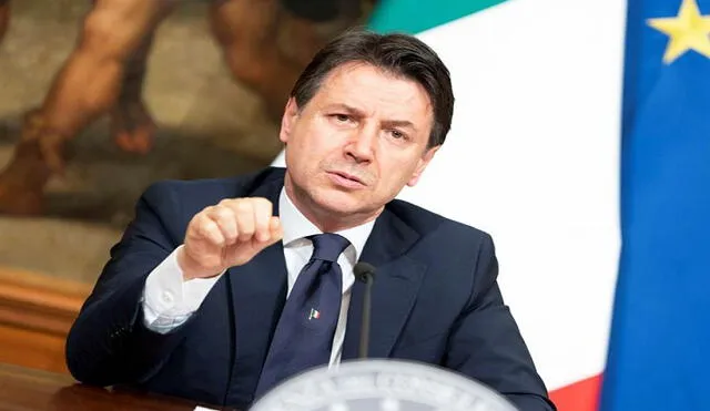 Giuseppe Conte durante una rueda de prensa este domingo 26 de abril. Foto: Palacio Chigi (EFE)