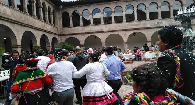 Compadres recibieron la visita de las comadres en inicio del Carnaval en Cusco [VIDEO]