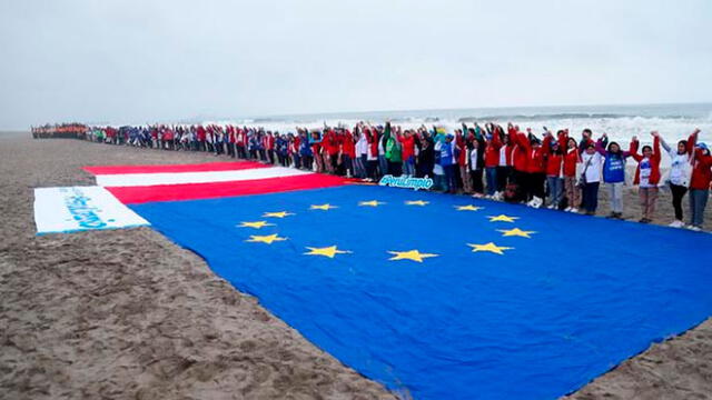 Unión Europea y Ministerio del Ambiente se unen para limpiar playa de Villa El Salvador. Créditos: Difusión.