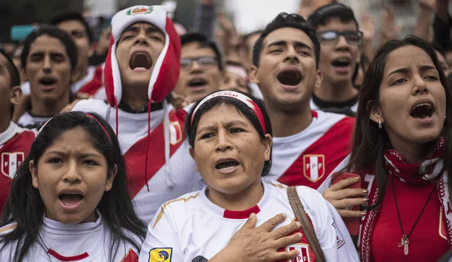 Rusia 2018: hinchas peruanos se unen a campaña #AsíNoJuegaPerú y difunden mensajes en camisetas