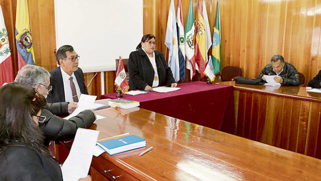 Clotilde Pinazo asume alcaldía de Puno porque Iván Flores está en penal