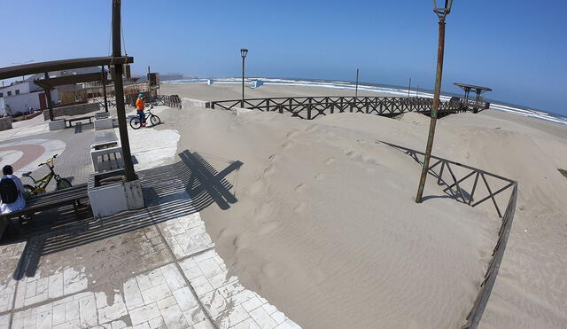Fue inaugurado en diciembre del 2014. Se invirtió cerca de 10 millones de soles y se encuentra cubierto de arena. Foto: Clinton Medina/La República.