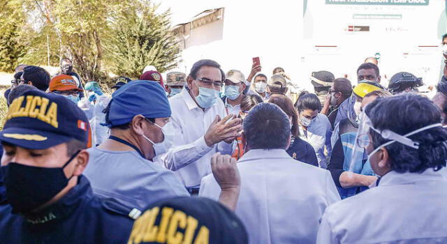 el dato  Presidente Martín Vizcarra fue encarado por médicos y personal asistencial del hospital Honorio Delgado. Tenía que inspeccionar módulos temporales para pacientes, pero dio media vuelta atrás.