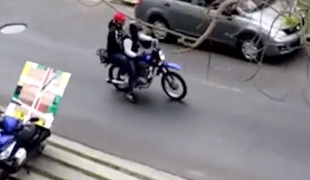 La municipalidad distrital revisa las cámaras para identificar la placa de la motocicleta usada por hampones. Foto: captura de 24 Horas