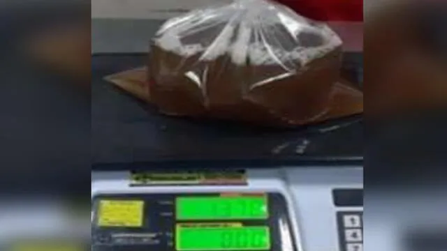 Sustancias encontradas en maleta de intervenida dieron positivo para alcaloide cocaína tras prueba de reactivo. (Foto: Dirandro PNP)