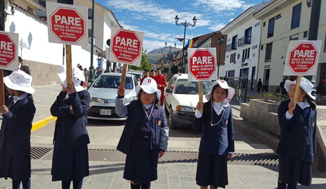Escolares apagaron motores de vehículos por 10 minutos en Cusco [VIDEO]
