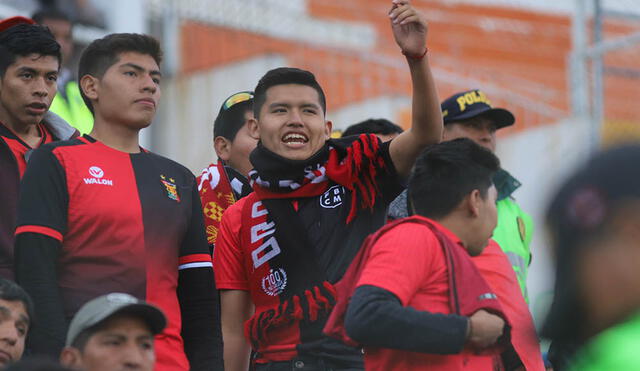 Hinchas de Melgar también viajaron hasta Cusco para presenciar el partido.