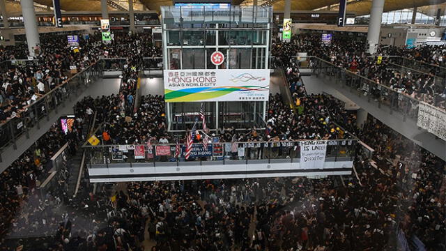 Aeropuerto Internacional de Hong Kong tomado por los manifestantes. Foto: AFP.