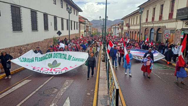Ciudadanos del distrito de Yanatile (Calca), que viven a más de 7 horas de la ciudad del Cusco, participan de la movilización. Foto: Alexander Flores/URPI
