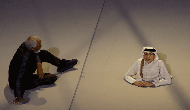 Morgan Freeman y Ghanim al Muftah durante la ceremonia inaugural de Qatar 2022. Foto: AFP
