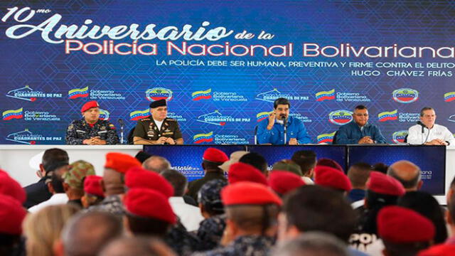 Nicolás Maduro (c) encabezó un acto por el décimo aniversario de la Policía Nacional Bolivariana (PNB). Foto: EFE