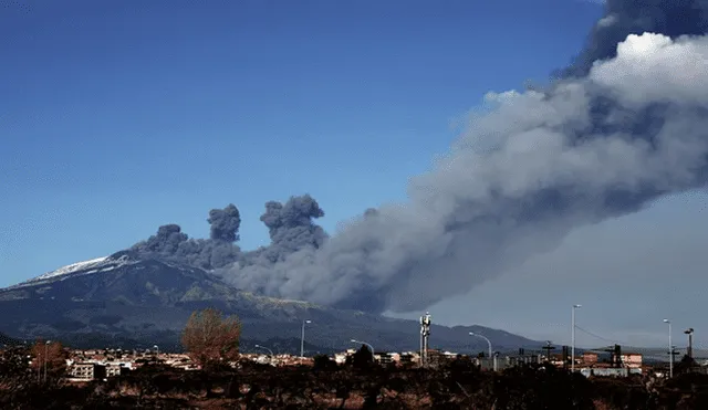 Alarma en Italia por erupción de volcán Etna que ya provocó 150 movimientos sísmicos