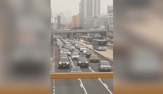 Vía Facebook: Malos choferes evitaron el tráfico en la Vía Expresa haciendo esta "criollada" |VIDEO