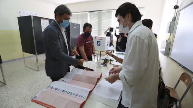 Italia, en medio de la pandemia, celebra un referéndum para decidir si reduce a un tercio el número de diputados. Foto: EFE