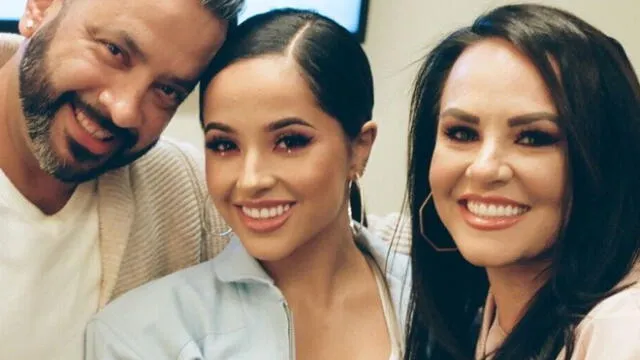 Becky G presenta a su madre y fans exaltan gran parecido entre ambas