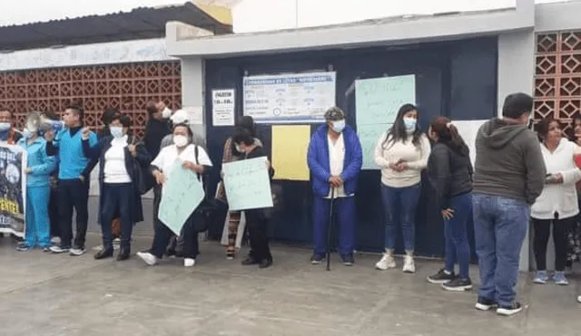 Los trabajadores realizaron un plantón el fin de semana para anunciar la radicalización de sus protestas. Foto: Chimbote Infórmate