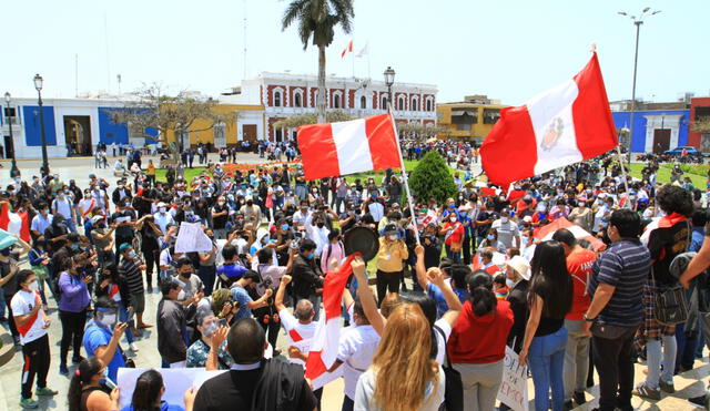 Ciudadanos alzaron su voz contra situación política. Foto: Jaime Mendoza/La República