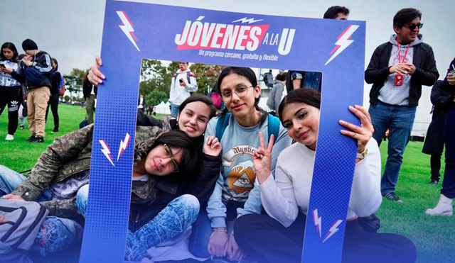 El programa Jóvenes a la U beneficia a estudiantes a través de 10.000 entregables en Colombia. Foto: @AteneaBogota/Twitter