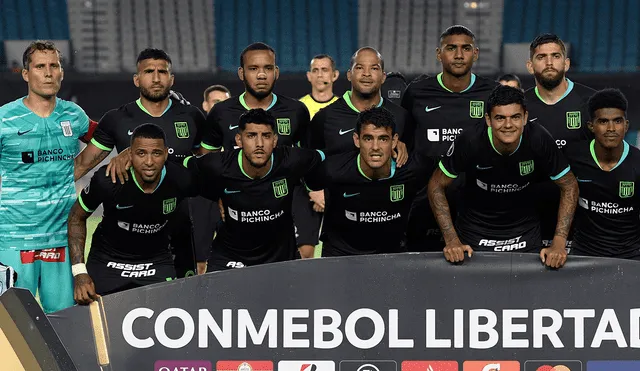 Alianza Lima cambia el diseño de sus escudo para promover el aislamiento social.