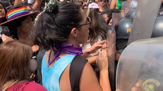 Solsiret Rodríguez: activistas que participaron de plantón fueron reprimidas a los exteriores de la Dirincri [FOTOS]