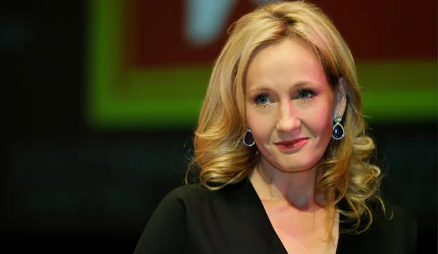 J.K. Rowling es acusada de transfobia por comentario sobre la menstruación