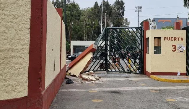 Así resultó la puerta 3 de la Universidad Nacional Mayor de San Marcos luego del uso desproporcionado de violencia por parte de la PNP. Foto: difusión