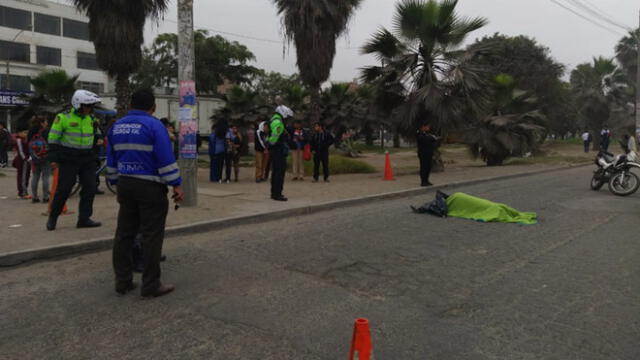 Vecinos se quejaron que el mal estado de las pistas y la falta de semáforos producen constantes accidentes mortales. (Foto: Grace Mora / La República)