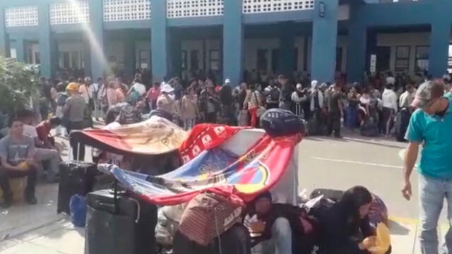 Tumbes: 7000 venezolanos pernoctan en el Cebaf a horas de que se venza el PTP [VIDEO]