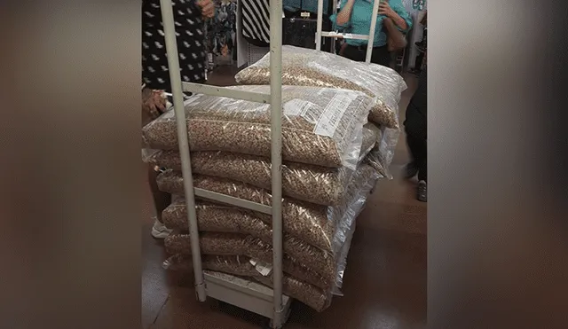 Vía Facebook: compró 400 kilos de comida para perros callejeros tras error de supermercado