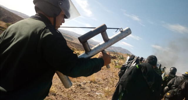 Ayacucho: 4 mil invasores se resisten a desalojo y dejan 11 policías heridos [VIDEO]