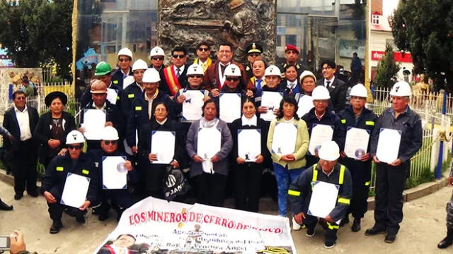 Condecoran a mineros que construyeron los túneles de la operación “Chavín de Huántar” 