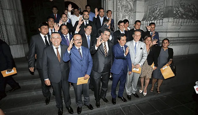 Frente parlamentario. Así se autodenominaron las bancadas tras la reunión con el premier. Foto: Aldair Mejía.