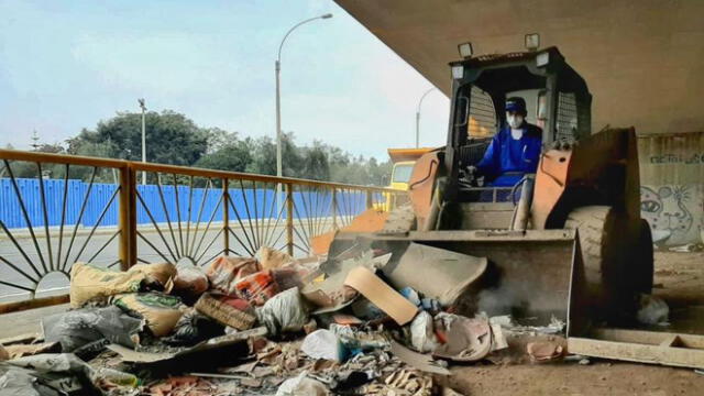 La limpieza se dio en el cruce de la Av. Venezuela con la Av. Universitaria, en el Cercado de Lima. / Créditos: Municipalidad de Lima