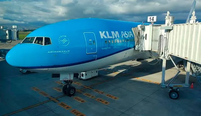 Un avión de KLM que aterrizó en Quito después de que se le negara su aterrizaje en Guayaquil por orden de la alcaldesa de esa ciudad, Cintya Viteri. Foto: EFE