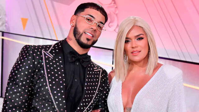 Anuel AA es blanco de críticas al fotografiarse con muñeca inflable