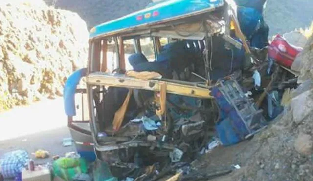 Áncash: dos fallecidos y 12 heridos deja despiste de bus interprovincial