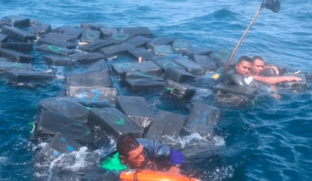 Hombres se salvan de morir ahogados al aferrarse a costales donde transportaban droga