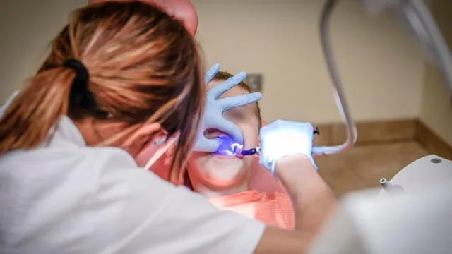 La demanda contra la dentista es de 15,000 dólares.
