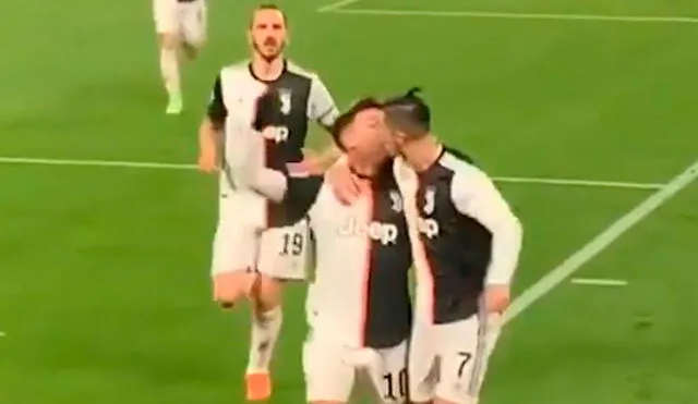 Cristiano Ronaldo y el tierno beso a Dybala que da la vuelta al mundo