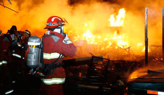 Chosica: voraz incendio se registra en taller clandestino de pirotécnicos