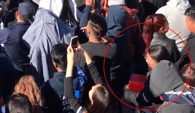 Mujer lleva cenizas de su esposo a festejar el triunfo del Monterrey. (Foto: Captura)