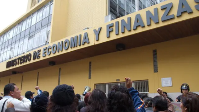 CUT Perú: "MEF prepara una ley que desconoce el derecho a la reposición"