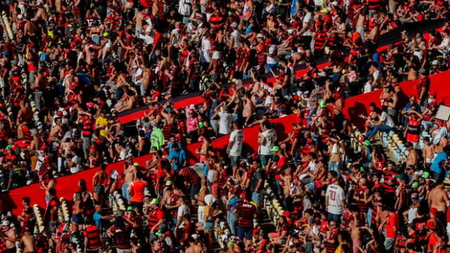 Hinchas del Flamengo, equipo que se enfrentará al River Plate en el estadio Monumental este sábado 23 de noviembre. Créditos: EFE.