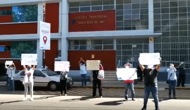 Padres del Colegio Santa Rosa de Lima protestan por adenda | Créditos: reservado